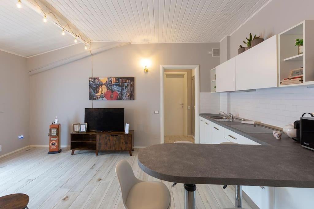 My Charming Apartments Ai Navigli-Vigevano Suite มิลาน ภายนอก รูปภาพ